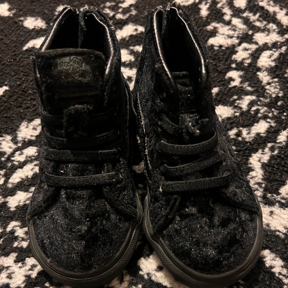 Baby vans velvet size 5 black